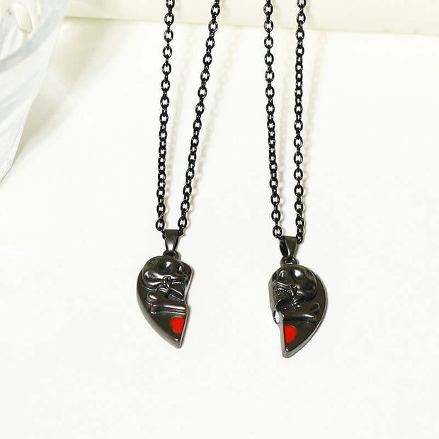 Punk Retro Skull Pendant Halloween Necklace Heart-shaped Magnetic Stitching Love Skull Couple Necklace null
